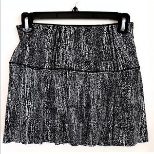 LULULEMON: Lost In Pace Skirt [Size 2; (Reg)]